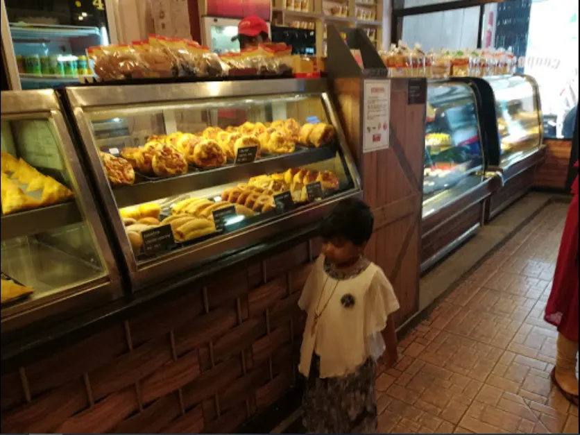 Paramount Best Bakery in Wari