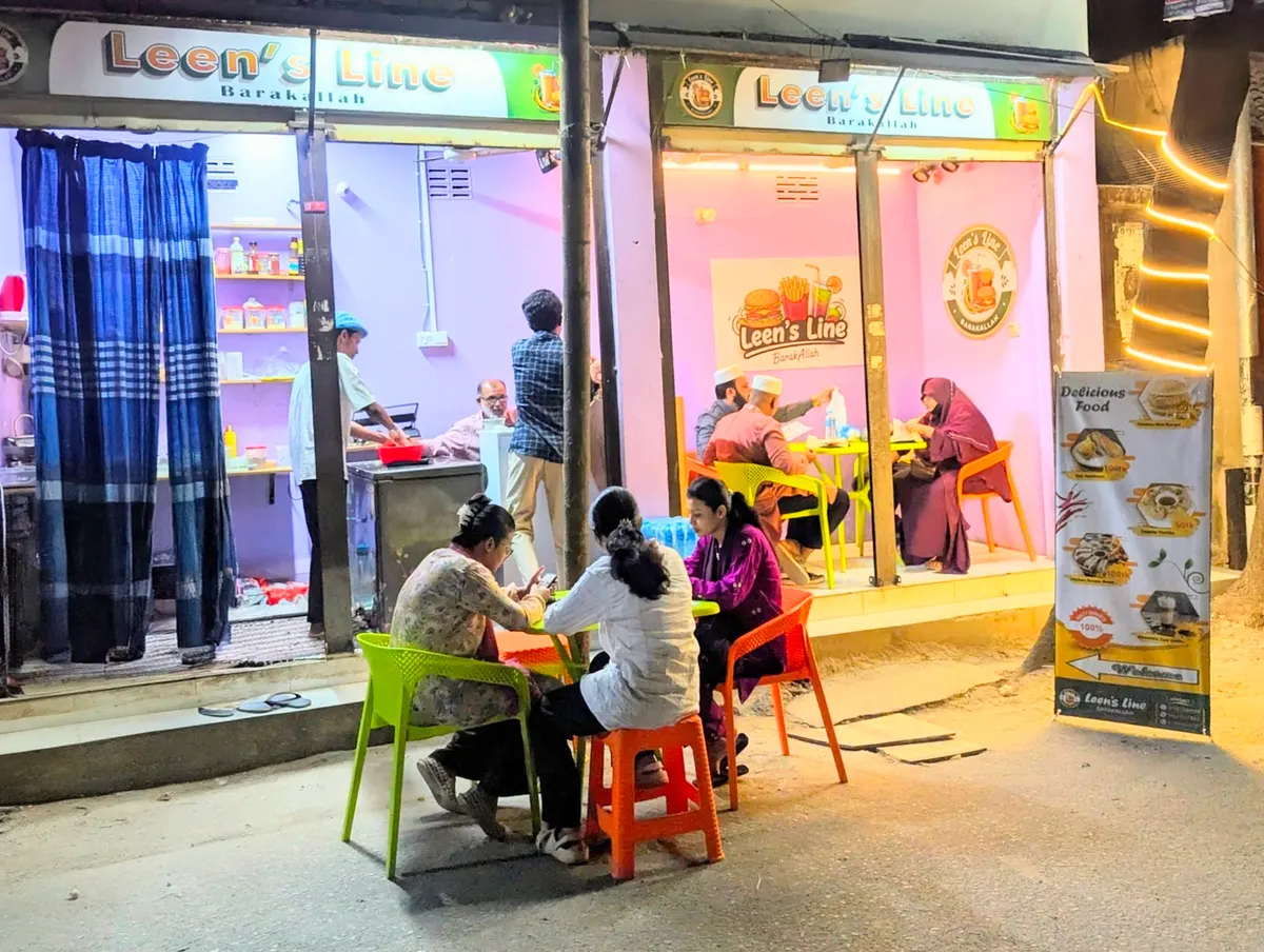 Leen's Line Cafe — exterior