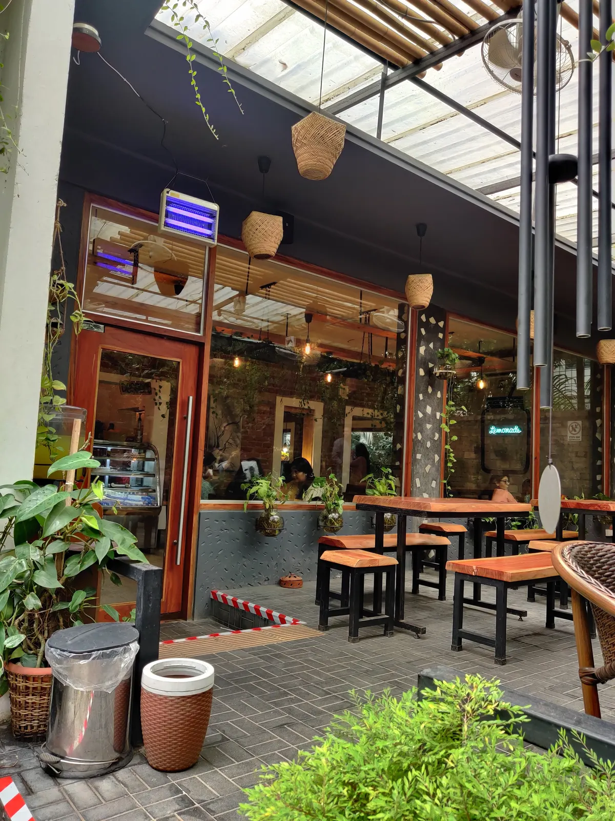 Pinewood: Cafe + Kitchen Dhanmondi, Road-6