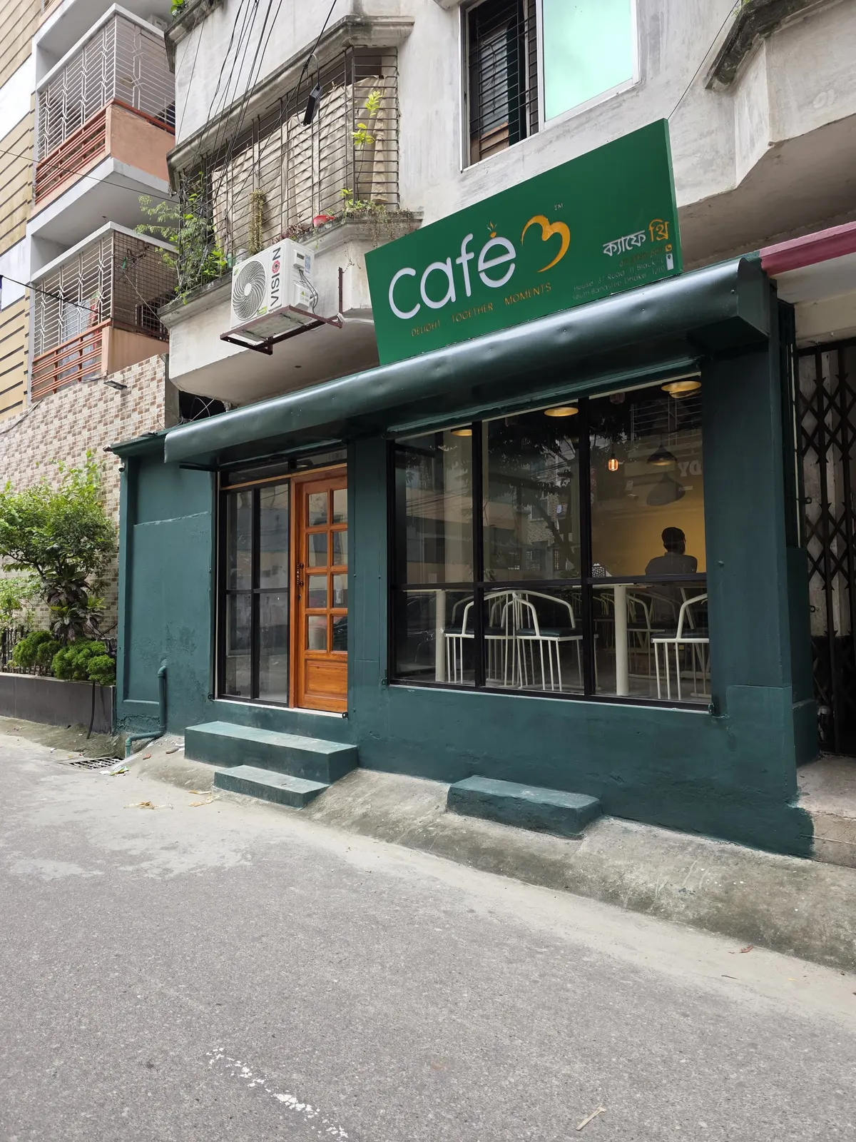 Cafe 3 — exterior