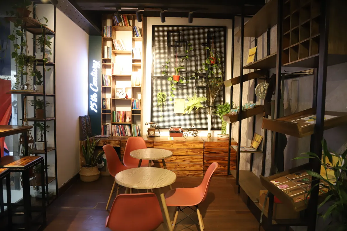 15th Century Coffee & Bakery