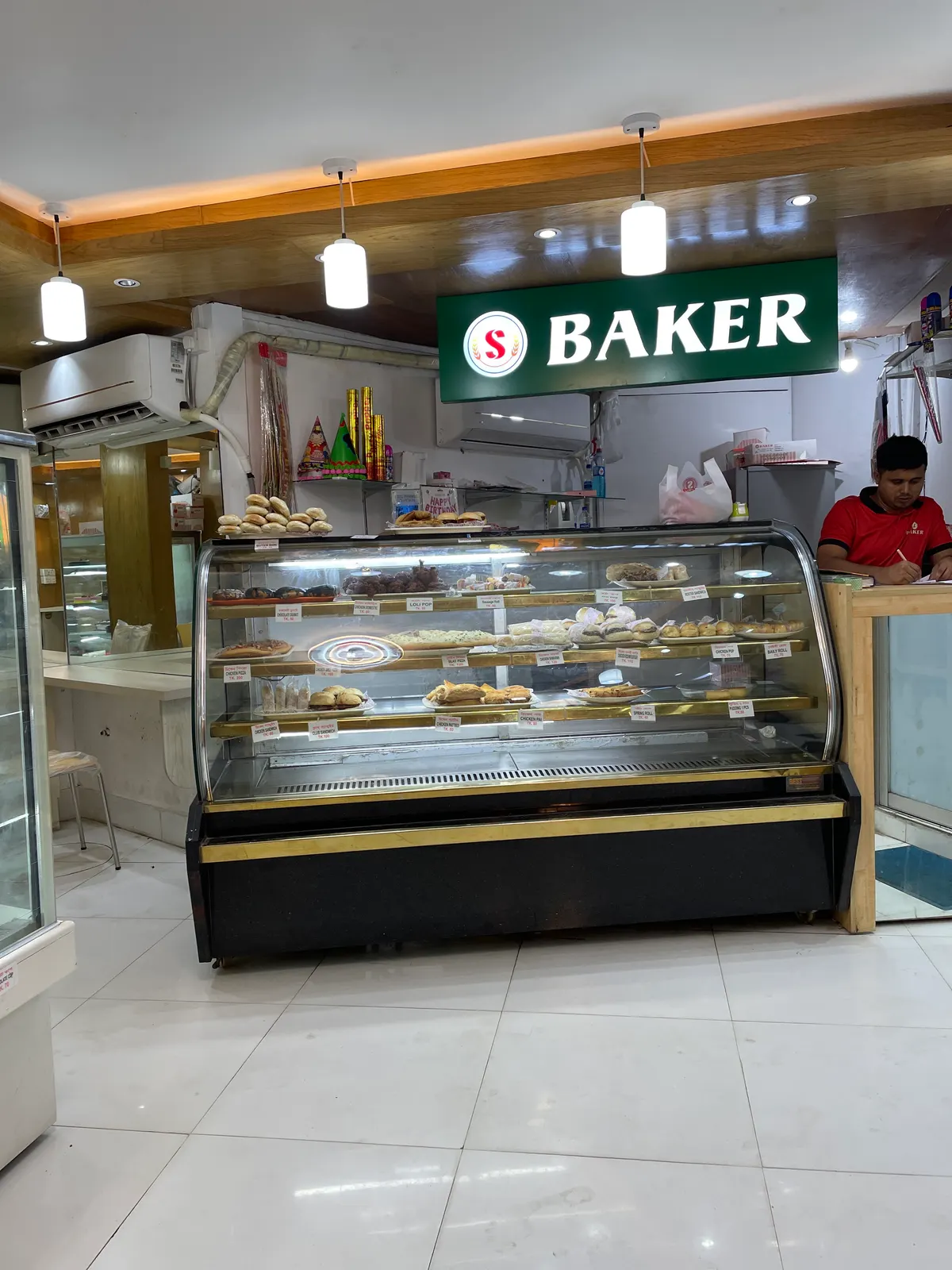 Baker Fast Food & Pastry — interior
