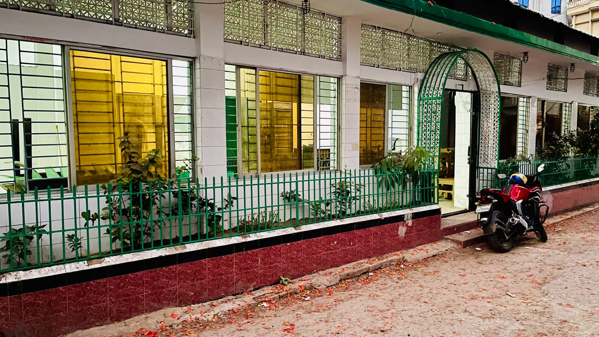 মর্ডান রেস্টুরেন্ট