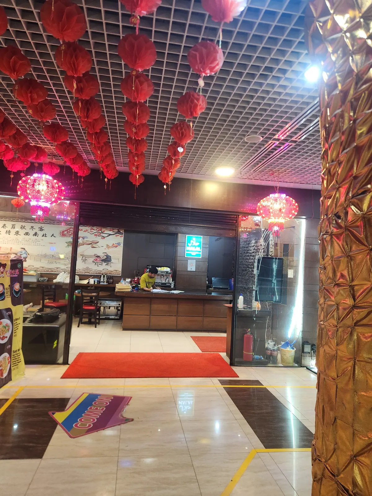 Kung Fu Noodles — interior