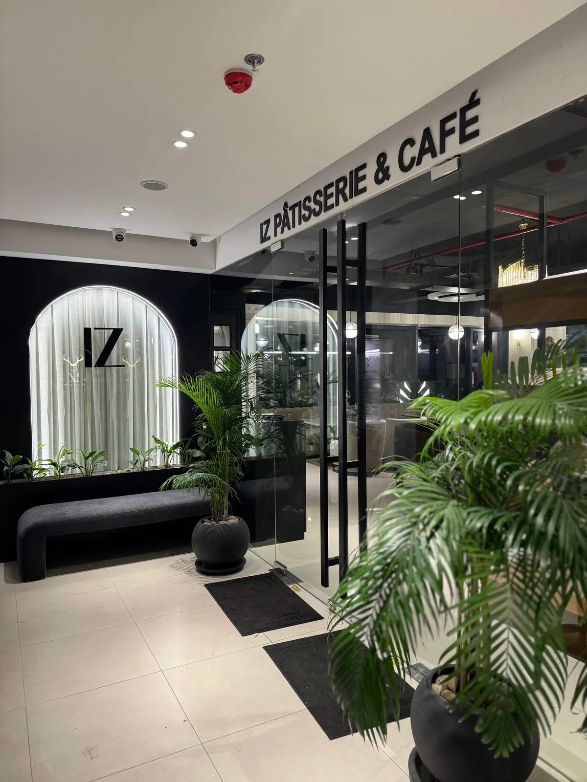 IZ Pâtisserie and Café - Dhanmondi Branch