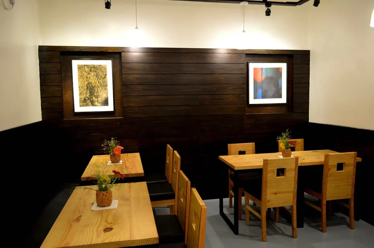 Pinewood Cafe n' Restaurant